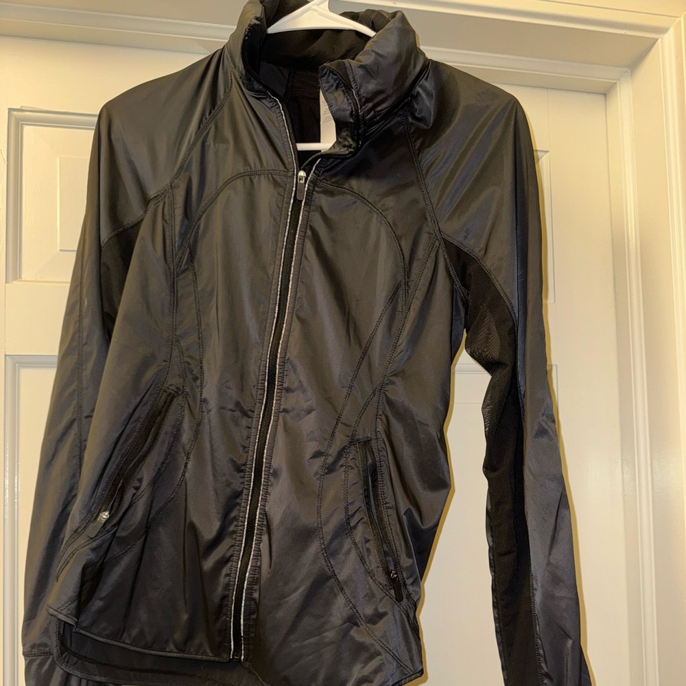 Lululemon Black tapered windbreaker, size 2